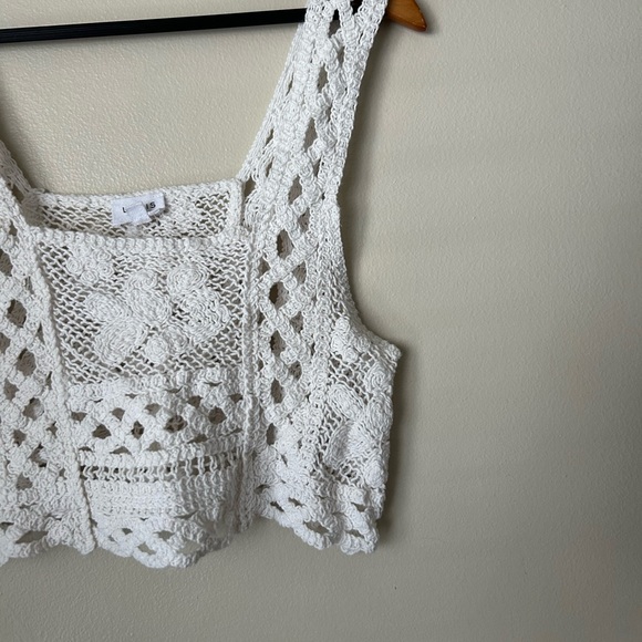 Le Lis White Crochet Crop Top - Picture 4 of 8